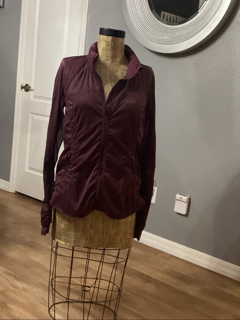 Lululemon Woman’s Zip Up Jacket w/Hood  & Cool Netting Sz 10